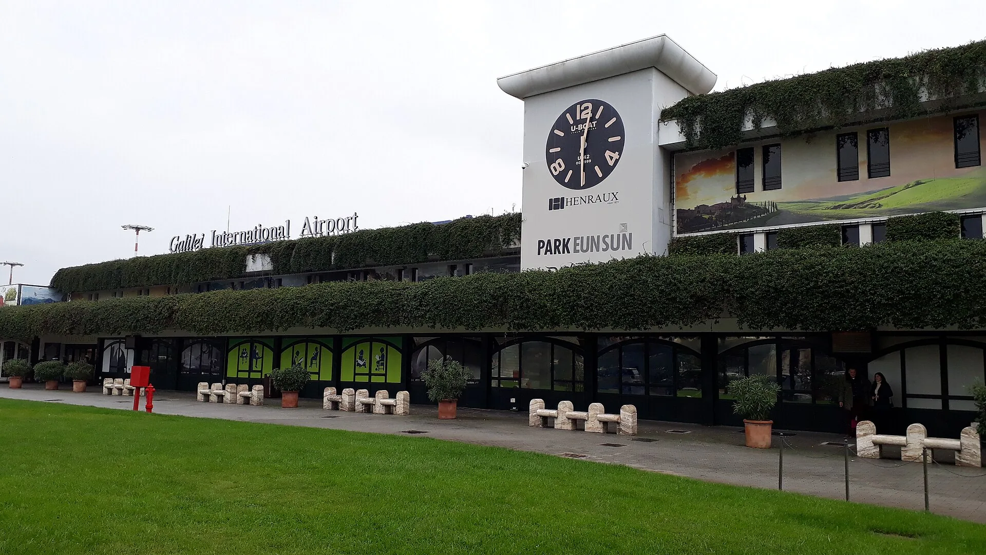 Aeroporto Internazionale Galileo Galilei di Pisa, ingresso principale